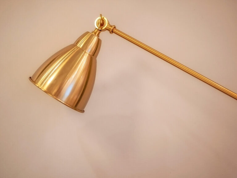 Bordlampe i messing – 19 fede messing bordlamper